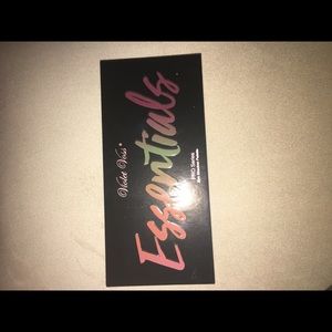 Essentials eyeshadow palette